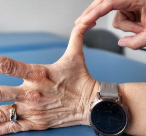 Dr. Steve showing best exercise for thumb pain