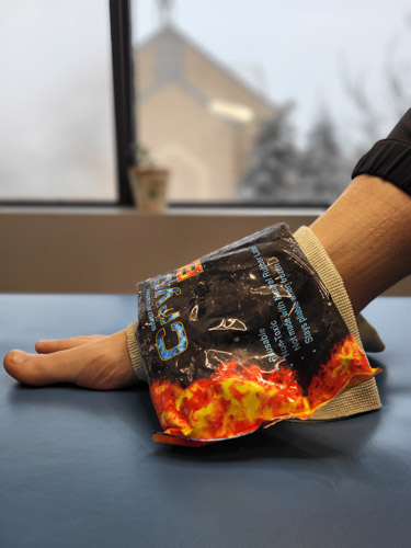 A team member at Oakville clinic showing the correct way to ice for foot pain